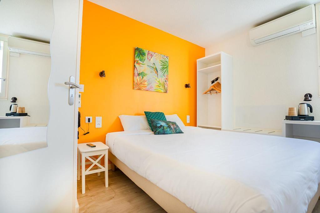 Logis Hotel- Hotel Restaurant Le Rialto Le Sequestre ภายนอก รูปภาพ