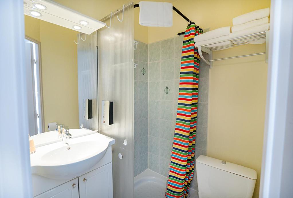Logis Hotel- Hotel Restaurant Le Rialto Le Sequestre ภายนอก รูปภาพ