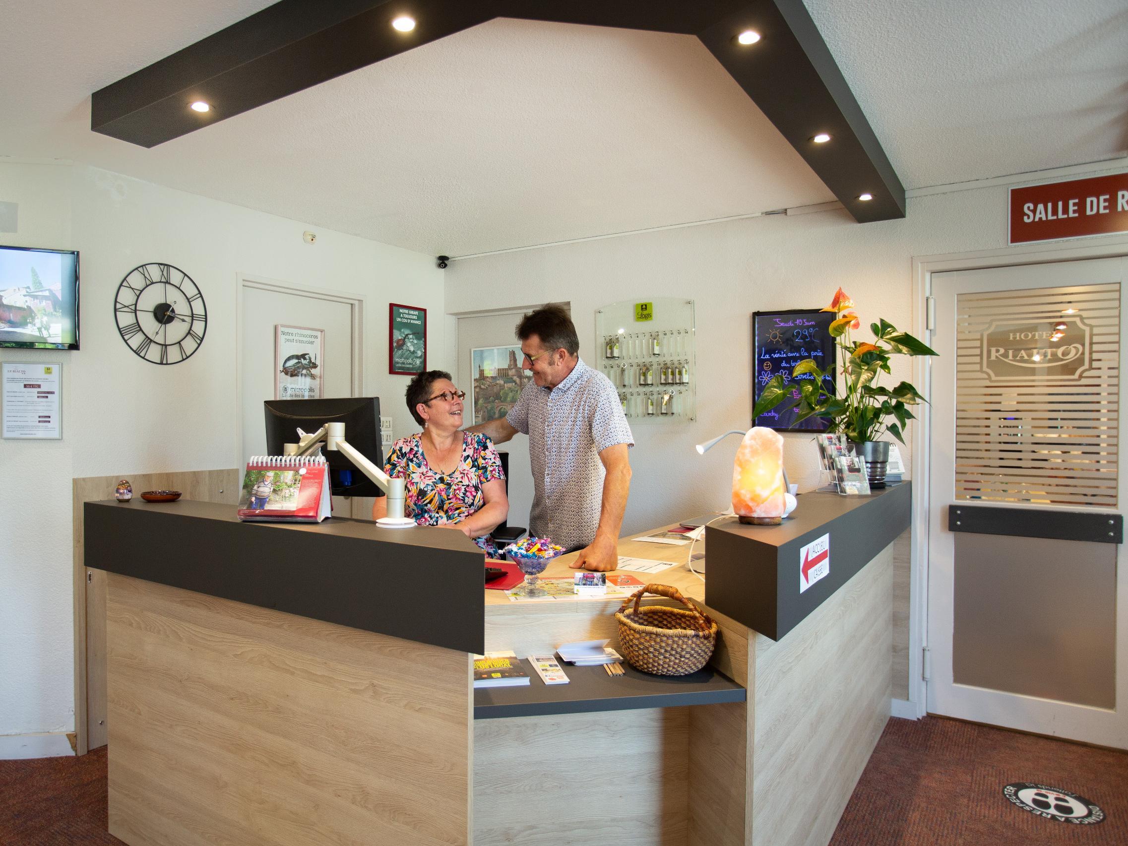 Logis Hotel- Hotel Restaurant Le Rialto Le Sequestre ภายนอก รูปภาพ