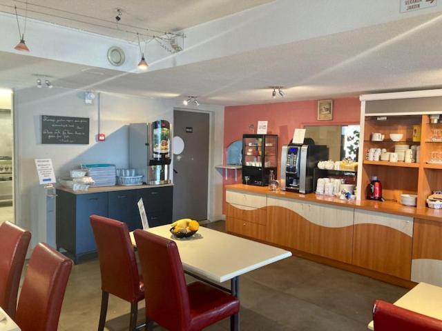 Logis Hotel- Hotel Restaurant Le Rialto Le Sequestre ภายนอก รูปภาพ