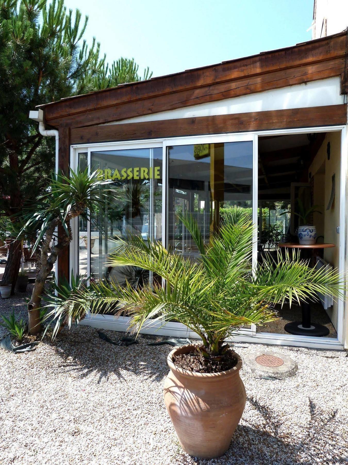 Logis Hotel- Hotel Restaurant Le Rialto Le Sequestre ภายนอก รูปภาพ