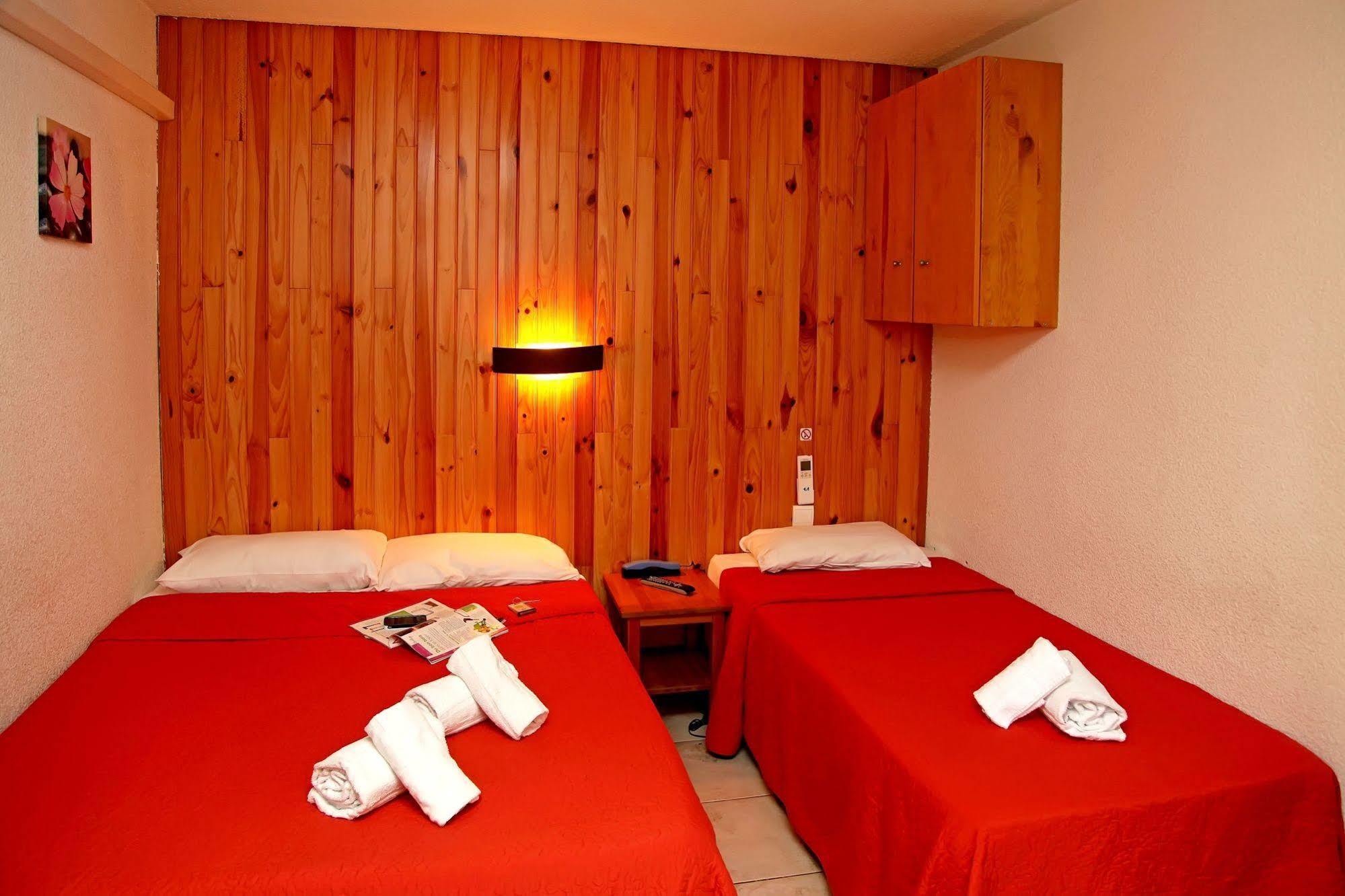 Logis Hotel- Hotel Restaurant Le Rialto Le Sequestre ภายนอก รูปภาพ