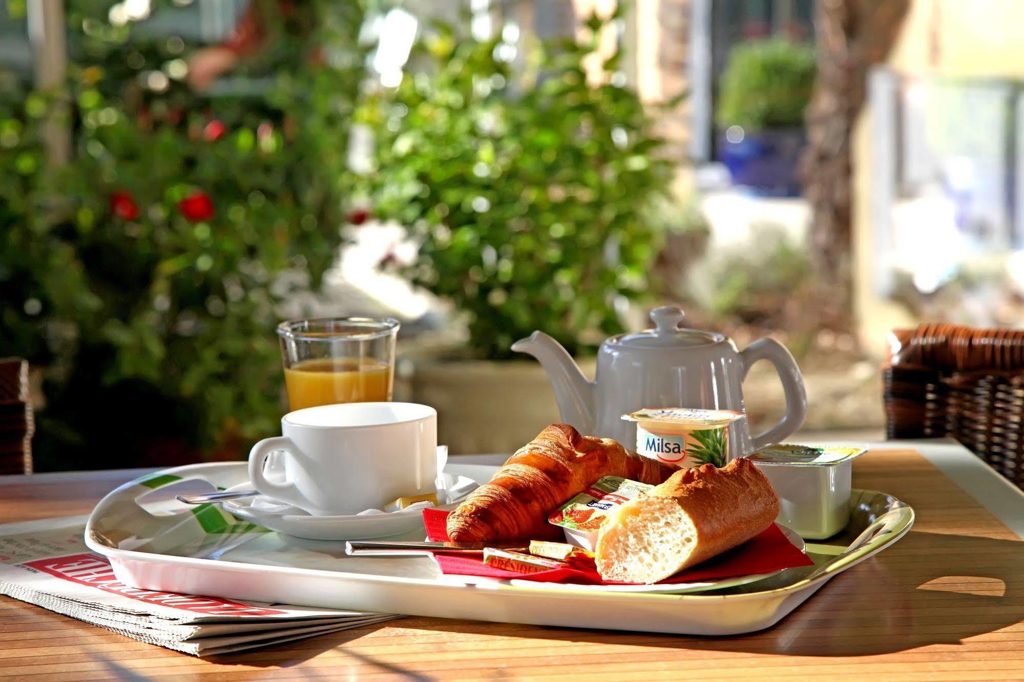 Logis Hotel- Hotel Restaurant Le Rialto Le Sequestre ภายนอก รูปภาพ