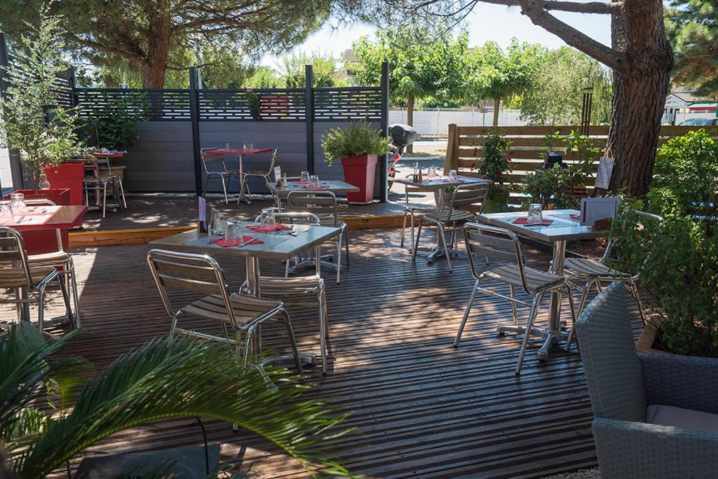 Logis Hotel- Hotel Restaurant Le Rialto Le Sequestre ภายนอก รูปภาพ